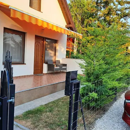 Apartament Flora Vendeghaz A Balatonnal *