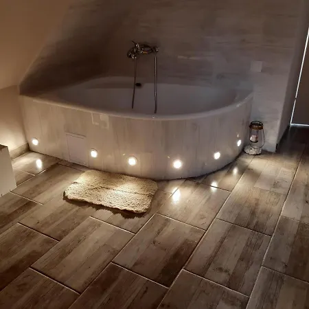 Flóra A Balatonnál Apartamento Lovas