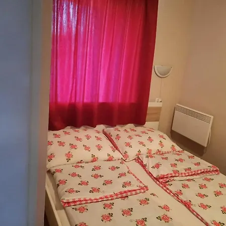 Flóra A Balatonnál Apartamento Lovas