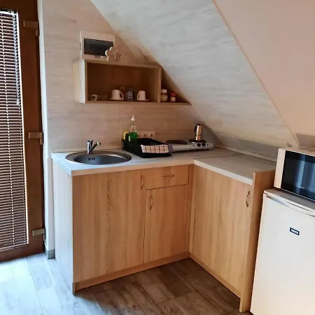 Apartament Flora Apartmanhaz A Balatonnal Lovas