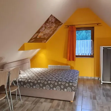 Apartment Flora Vendeghaz A Balatonnal Lovas