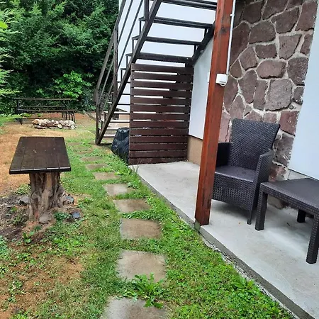 Apartament Flora Vendeghaz A Balatonnal *