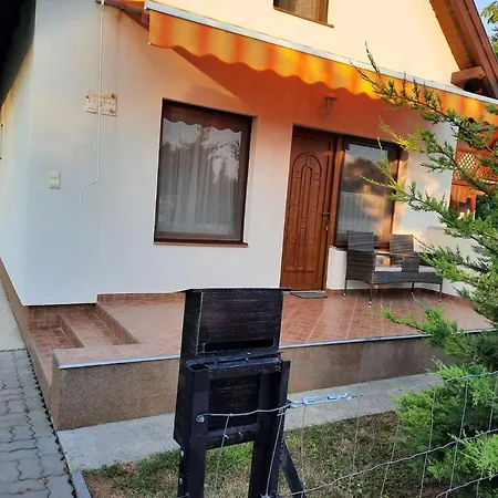 Apartament Flora Vendeghaz A Balatonnal *