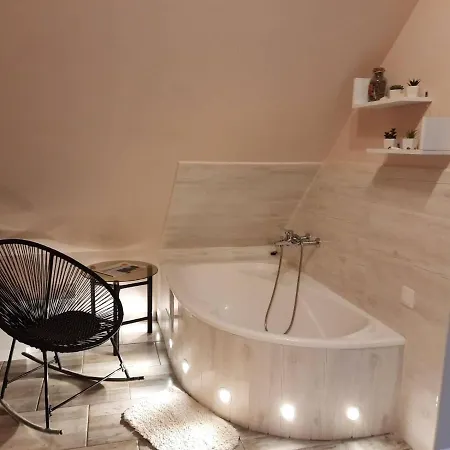Apartament Flora Vendeghaz A Balatonnal