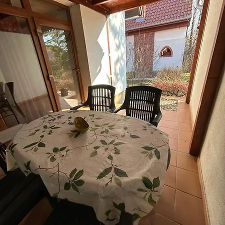 Flora Vendeghaz A Balatonnal 아파트