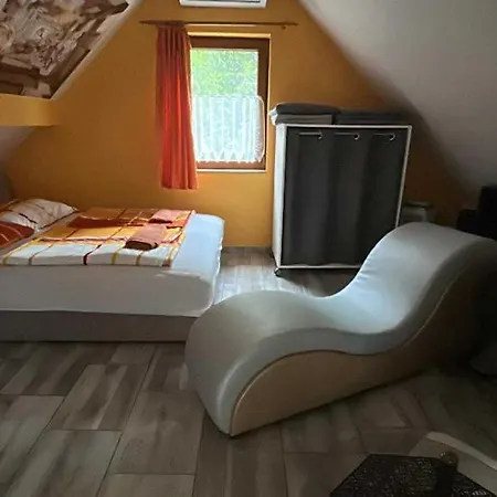 Flora Apartmanhaz A Balatonnal Apartament *