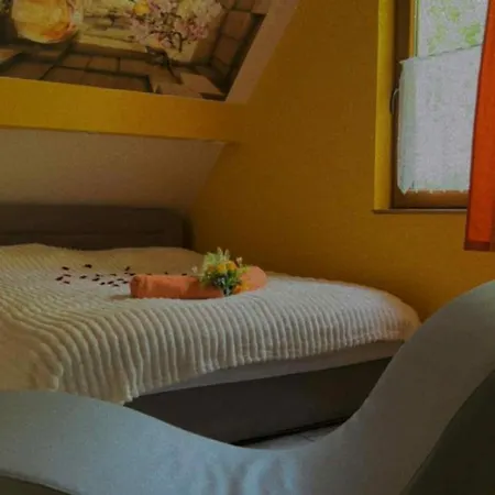 Lejlighed Flora Apartmanhaz A Balatonnal Lovas