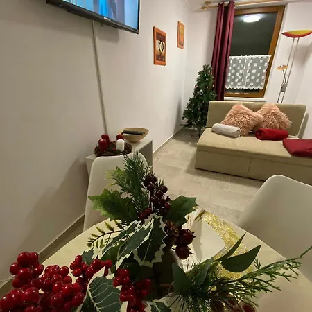 Flora Vendeghaz A Balatonnal Appartement *