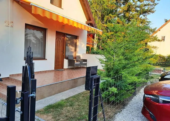 Lägenhet Flora Vendeghaz A Balatonnal *