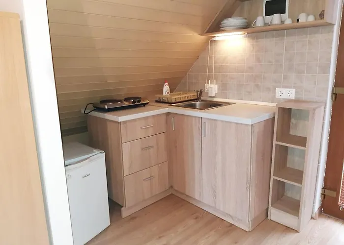 Flora Vendeghaz A Balatonnal * Lovas